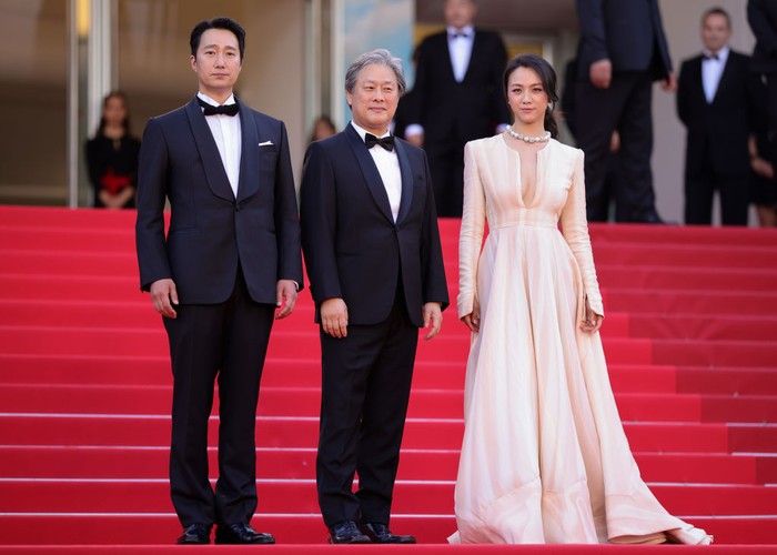 Tang Wei CANNES, FRANCE - MAY 23: (L-R) Go Kyung-Pyo, Director Park Chan-wook and Tang Wei attend the screening of