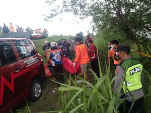 Mayat Mr X dengan Botol Racun Tikus-Babi di Mojokerto Warga Surabaya