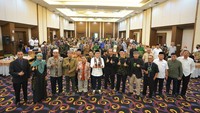 Hal ini disampaikan Mendag Zulkifli Hasan dalam acara Temu Bisnis Gerakan Industrialisasi (Gerai) Muhammadiyah yang dihelat hari ini, Sabtu (15/10) di Semarang, Jawa Tengah. Acara dengan tema “Gerai Muhammadiyah Upaya Mewujudkan Fanatisme Produk Persyarikatan ini turut dihadiri Ketua Pimpinan Muhammadiyah Wilayah Jawa Tengah Tafsir. Pada acara ini Mendag Zulkifli Hasan didampingi Sekretaris Jenderal Kemendag Suhanto, Plt. Direktur Jenderal Perdagangan Dalam Negeri Syailendra, dan Kepala Badan Kebijakan Perdagangan Kasan.