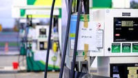 Banyak SPBU yang akhirnya tutup lebih awal akibat stok kosong. Foto: AFP via Getty Images/GUILLAUME SOUVANT