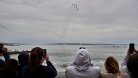 Pesawat F16 milik Angkatan Udara Portugis juga tampil dalam festival ini.