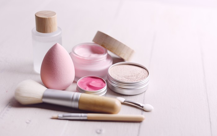 Alat Makeup Wajib untuk Pemula Alat Makeup Wajib untuk Pemula
