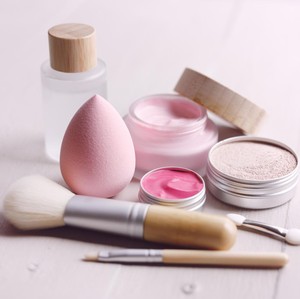 9 Alat Makeup Wajib Punya untuk Pemula, Nomor 4 Paling Penting
