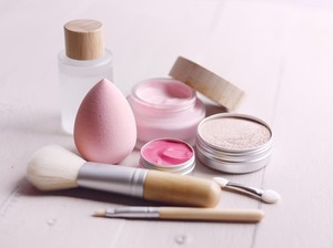 10 Nama-nama Makeup untuk Pemula dan Fungsinya, Wajib Punya!