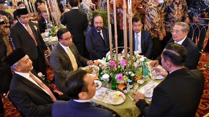 Anies semeja dengan SBY, JK, AHY, hingga Ahmad Syaiku Anies semeja dengan SBY, JK, AHY, hingga Ahmad Syaiku