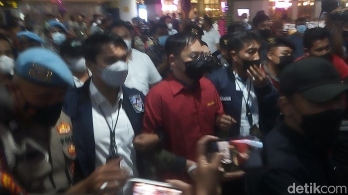 Apin BK tiba di Bandara Kualanamu