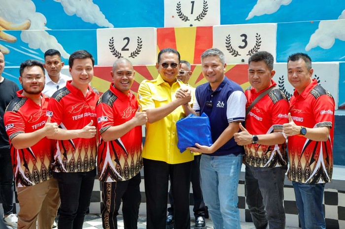 Bamsoet Serahkah Hadiah ke Pemenang Black Stone Live Modz 2022