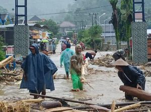 Banjir Bandang Bawa Material Lumpur dan Kayu Terjang Pujiharjo Malang