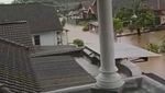 Banjir Nyaris Sampai Atap Rumah Warga Sutojayan Blitar