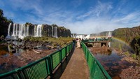 Air terjun Iguazu dianggap sebagai salah satu air terjun terbesar di dunia.  