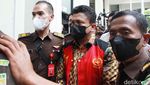 Berompi Tahanan, Ferdy Sambo Didakwa Lakukan Pembunuhan