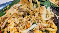 Kalau ke Medan jangan lewatkan mampir ke gerai Cing Con Fen Goreng Amui. Uniknya ci cong fan di sini adalah disajikan dengan daging kepiting.  Foto: Makanmana.net