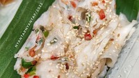 Ci cong fan di Fukyenfun disajikan dengan polosan. Hanya diberi topping berupa potongan cabai, biji wijen dan siraman kecap asin. Foto: Instagram @nyantapnyantap 