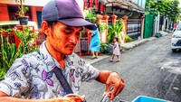 Ci cong fan juga banyak ditemui di pedagang keliling, seperti yang ada di kawasan Grogol, Jakarta Barat. Di sini pilihan gorengannya lengkap. Foto: Instagram @vincentius_kuori.