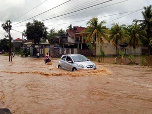 Curah Hujan Tinggi-Fenomena La Nina Sebabkan Banyuwangi Dikepung Banjir