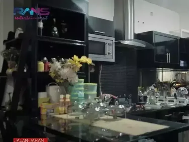Gaya Tatanan Dapur Rumah Soimah di Jogja dan Jakarta
