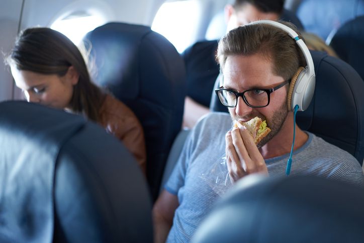 Di Pesawat 7 Jam, Pria Ini Kecewa Hanya Dikasih Kebab Mini