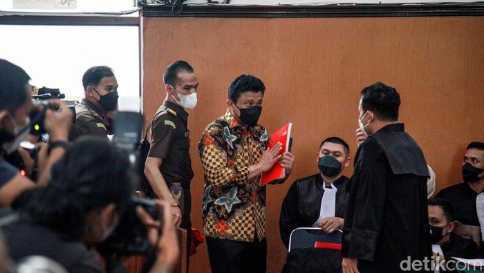Ferdy Sambo mengajukan keberatan atas dakwaan yang dibacakan jaksa. Sidang eksepsi digelar di Pengadilan Negeri Jakarta Selatan, Senin (17/10/2022).