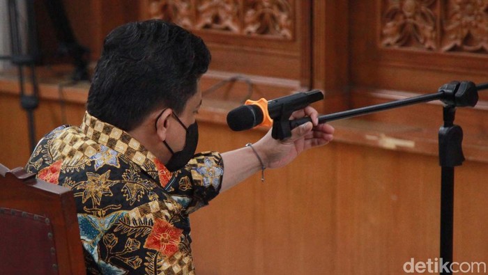Ferdy Sambo mengajukan keberatan atas dakwaan yang dibacakan jaksa. Sidang eksepsi digelar di Pengadilan Negeri Jakarta Selatan, Senin (17/10/2022).