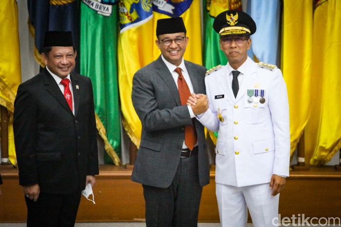 Heru Budi Hartono dilantik menjadi penjabat (Pj) Gubernur DKI Jakarta oleh Mendagri Tito Karnavian. Heru mengisi posisi Anies Baswedan yang masa jabatannya berakhir.
