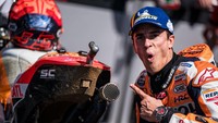 Ekspresi Marc Marquez di parc ferme setelah meraih posisi keduanya selama balapan MotoGP Australia. Baby Alien sudah mencatatkan tiga digit podium di kelas primer adu balap kuda besi. Getty Images/Steve Wobser