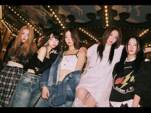 Chaewon dan Yunjin LE SSERAFIM Alami Kecelakaan Mobil