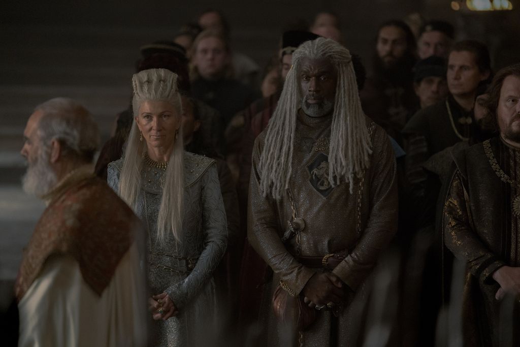 Eve Best sebagai Rhaenys Targaryen di House of the Dragon (season 1).
