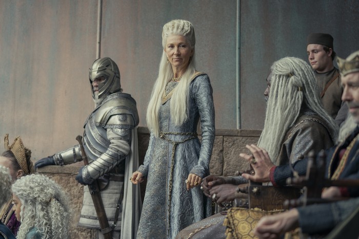 Eve Best sebagai Rhaenys Targaryen di House of the Dragon (season 1).