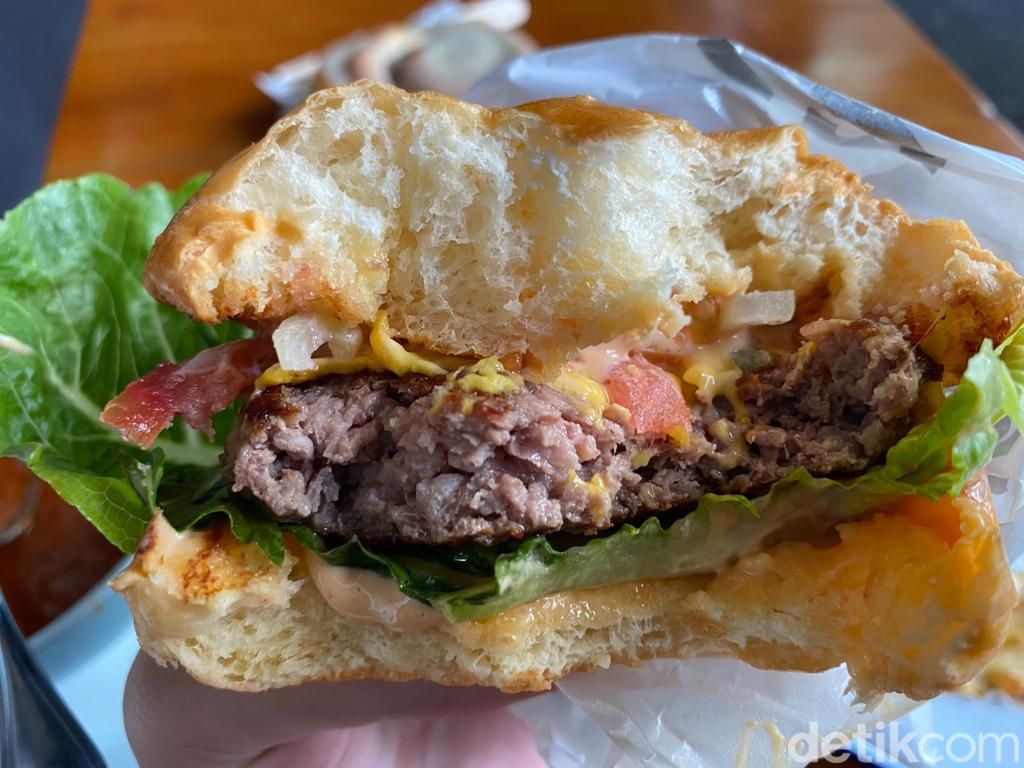 farm.girl : Empuk Jucy Racikan Beef Burger ala Perternakan Amerika