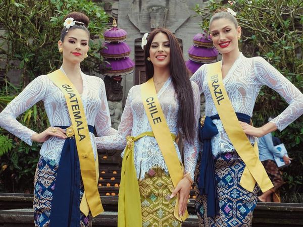 10 Foto Finalis Miss Grand International Berkebaya di Bali dan Pose di Monas