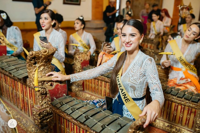 Menjelang Grand Final Miss Grand International 2022 di Sentul, Jawa Barat, sederet kegiatan dilakukan para finalis yang berasal dari 69 negara. Mereka memulai kegiatan di Bali.  Foto: Dok. Facebook Miss Grand International