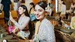 Penampilan Menawan Miss Grand International 2022 Berkebaya di Bali