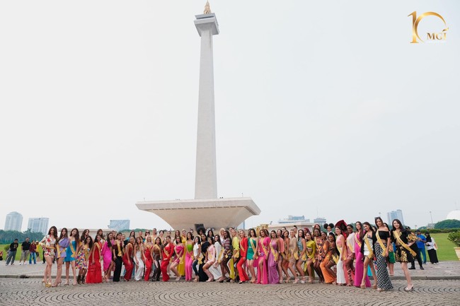 Setelah menjalani serangkaian kegiatan di Bali selama 10 hari, para finalis Miss Grand International 2022 berpindah lokasi ke Jakarta. Selama di ibukota, mereka akan menjalani kegiatan mulai dari mengunjungi Monas hingga kompetisi Kostum Nasional. Foto: Dok. Facebook Miss Grand International