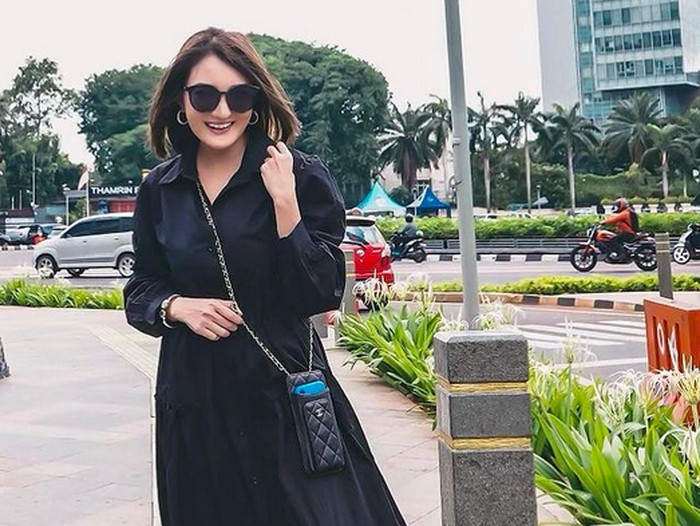 Gaya Kiki Amalia Gaya Kiki Amalia