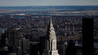 1. Chrysler BuildingGedung Chrysler sempat menjadi gedung tertinggi di dunia selama 11 bulan. Mulai dibuka pada 19.30, kini ia lebih tersohor berkat mahkota Art Deco yang luar biasa di puncaknya. Drew Angerer/Getty Images via CNN