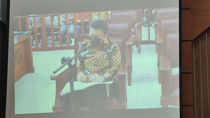 Gerak-gerik Ferdy Sambo di sidang (Wilda-detikcom)