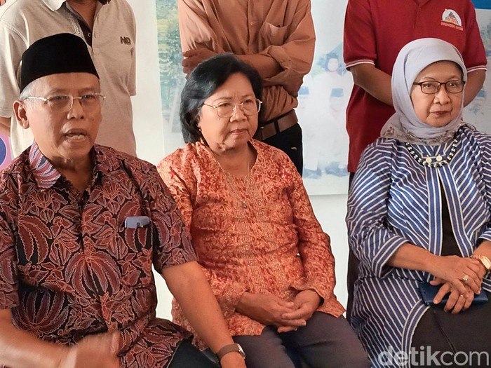Teman SMA Presiden Jokowi.