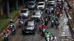 Jalan HR Rasuna Said Kembali Rusak