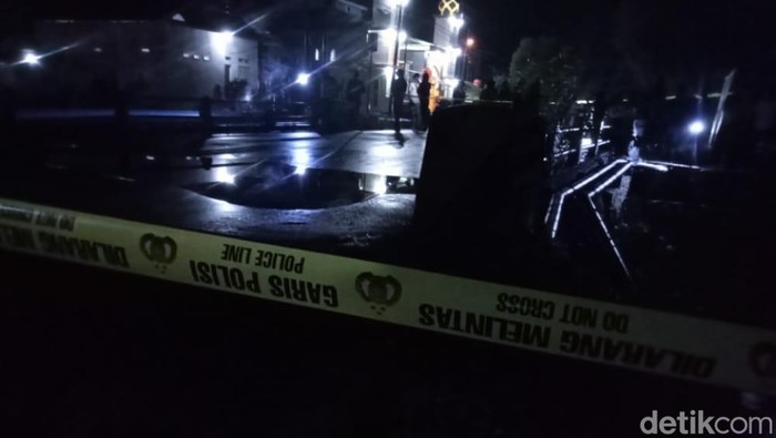 Jembatan Rampoang di Palopo nyaris ambruk.
