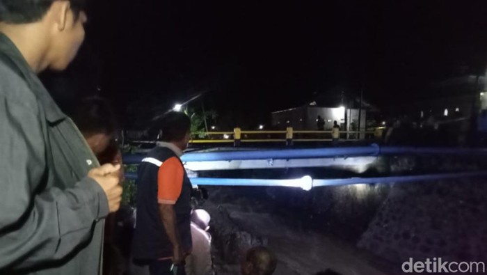 Jembatan Rampoang di Palopo nyaris ambruk. Jembatan Rampoang di Palopo nyaris ambruk.
