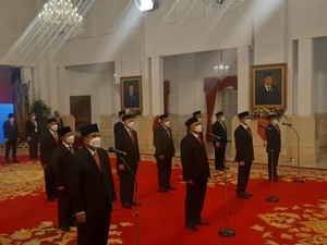 Jokowi Lantik Anggota Dewas dan Badan Pelaksana BPKH 2022-2027