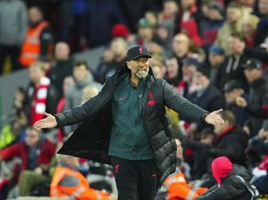 Liverpool Siapkan Sanksi Berat bagi Pelempar Koin ke Guardiola