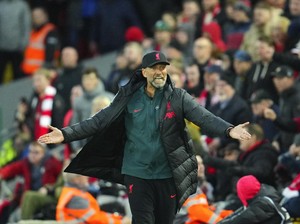 Liverpool Siapkan Sanksi Berat bagi Pelempar Koin ke Guardiola