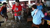 Sebagian besar wilayah Thailand sudah dibanjiri oleh hujan monsun musiman, ketika sisa-sisa Badai Tropis Noru, yang sebelumnya melanda Filipina dan Vietnam pada akhir September.    