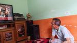 Momen Ayah dan Ibunda Brigadir J Saksikan Sidang Ferdy Sambo dari TV