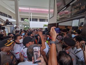 Ribut-ribut Ormas Batak di Depan Ruang Sidang Ferdy Sambo