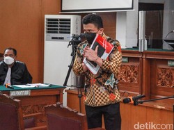 Gaya Ferdy Sambo dan Para Terdakwa yang Pakai Batik Saat Sidang
