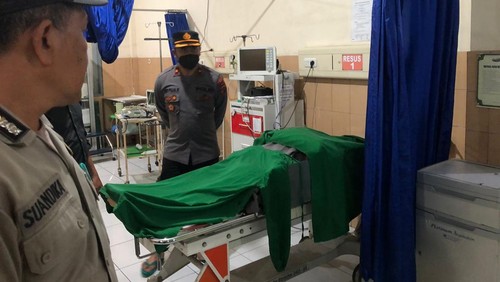 Jenazah Desak Made Oktania, siswi SMK Negeri 1 Bangli korban terseret air bah saat di RSUD Bangli.