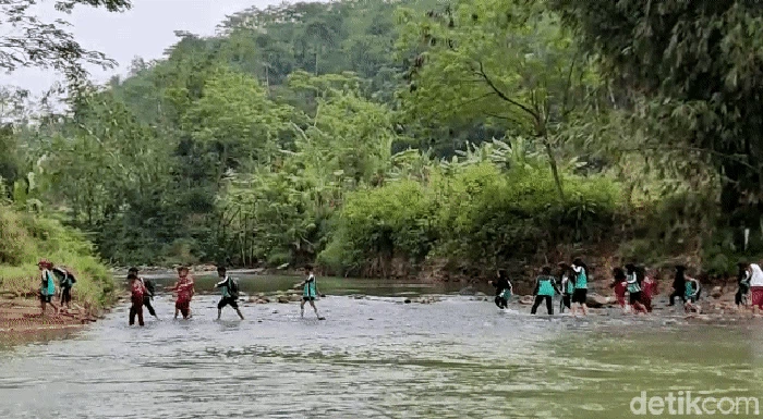 Lokasi jembatan yang akan dibangun dan menjadi penghubung bagi 2 desa di Sukabumi.