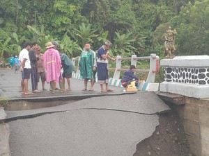 Tanah Longsor dan Banjir di Bali Tewaskan 4 Orang, 1 Belum Ditemukan